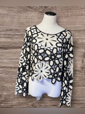 Like new! American Flirt Boho Granny Square Crop Sweater SZ XL